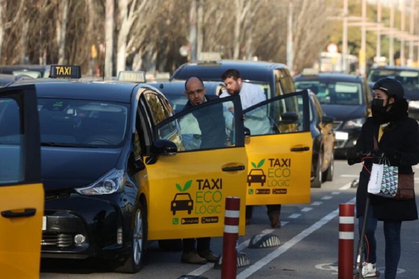 asi-es-la-nueva-app-publica-de-taxis-en-barcelona:-los-taxistas-deberan-usarla-obligatoriamente