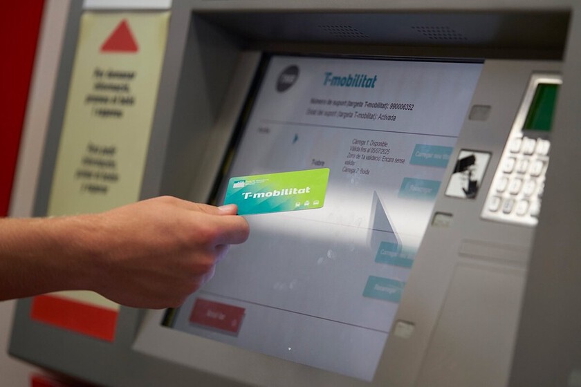 mas-de-700-maquinas-de-venta-de-tickets-del-metro-de-barcelona-diran-adios-(en-algunos-casos,-para-siempre).-ya-no-se-actualizan